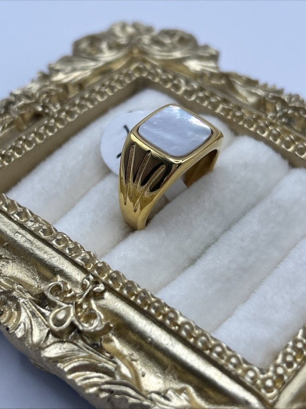 Vintage NOS Gold Tone Signet Ring Faux Mother of Pearl Size 7 Unisex Jewelry - Picture 10 of 16